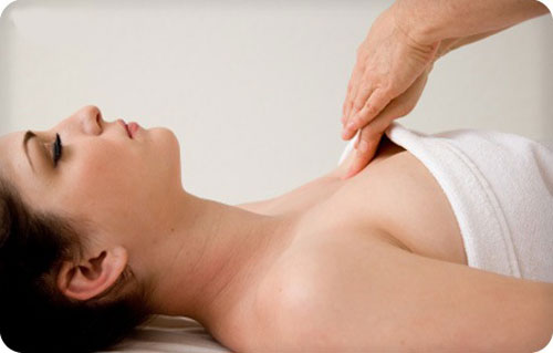 Hướng dẫn 3 cách massage tăng vòng 1 đơn giản, hiệu quả